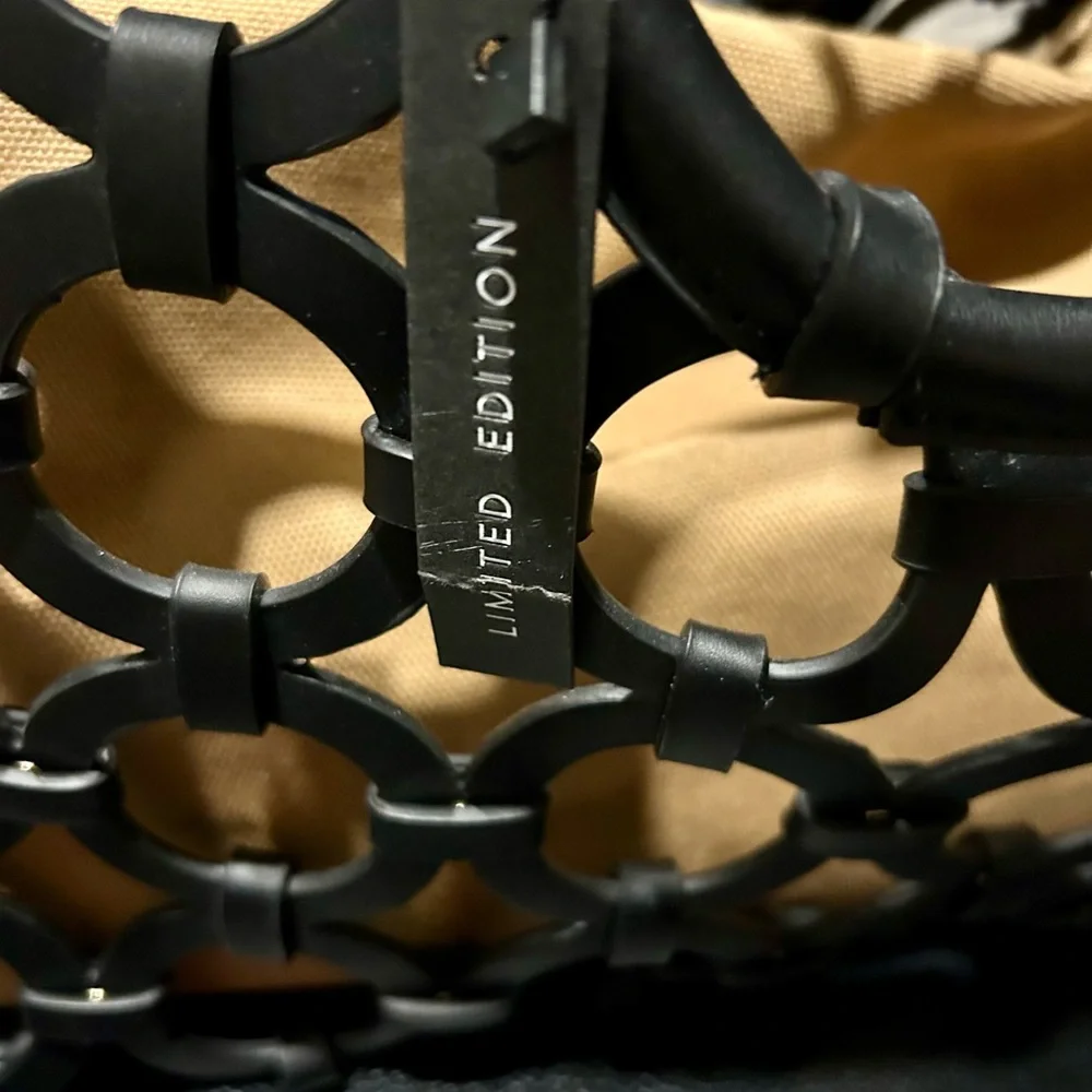 Mango - Limited Edition-Black and Tan Open Weave Tote - Picture 4 of 8